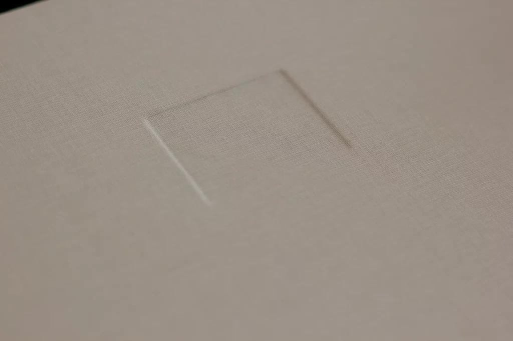 Cuvette supérieure destinée au prénom de l’enfant.