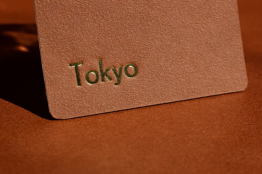 Dorure à chaud dorée sur papier de création Favini Tokyo Rust.