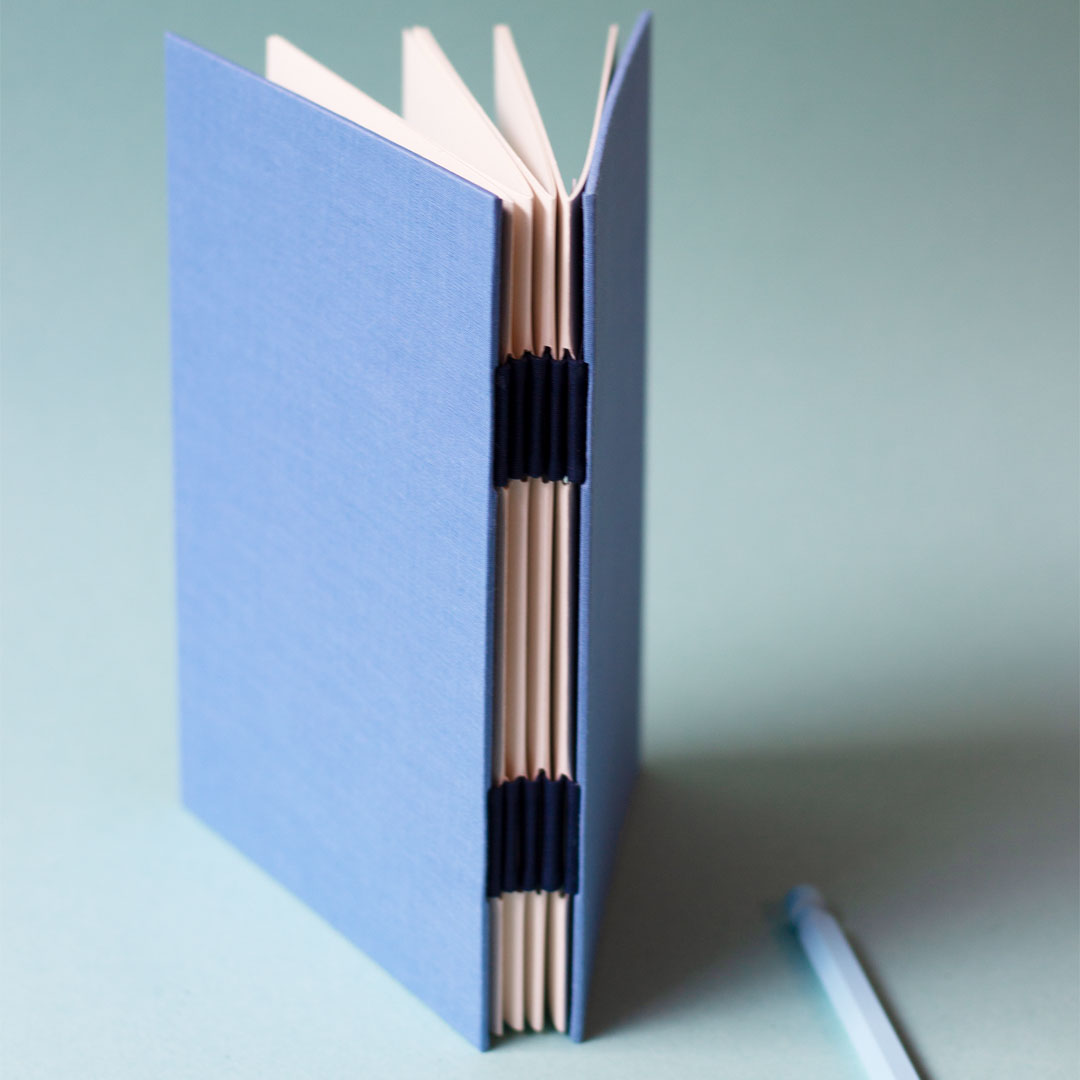 Carnet avec une reliure Flat-Style Australian Reverse Piano Hinge, réalisé dans mon atelier.