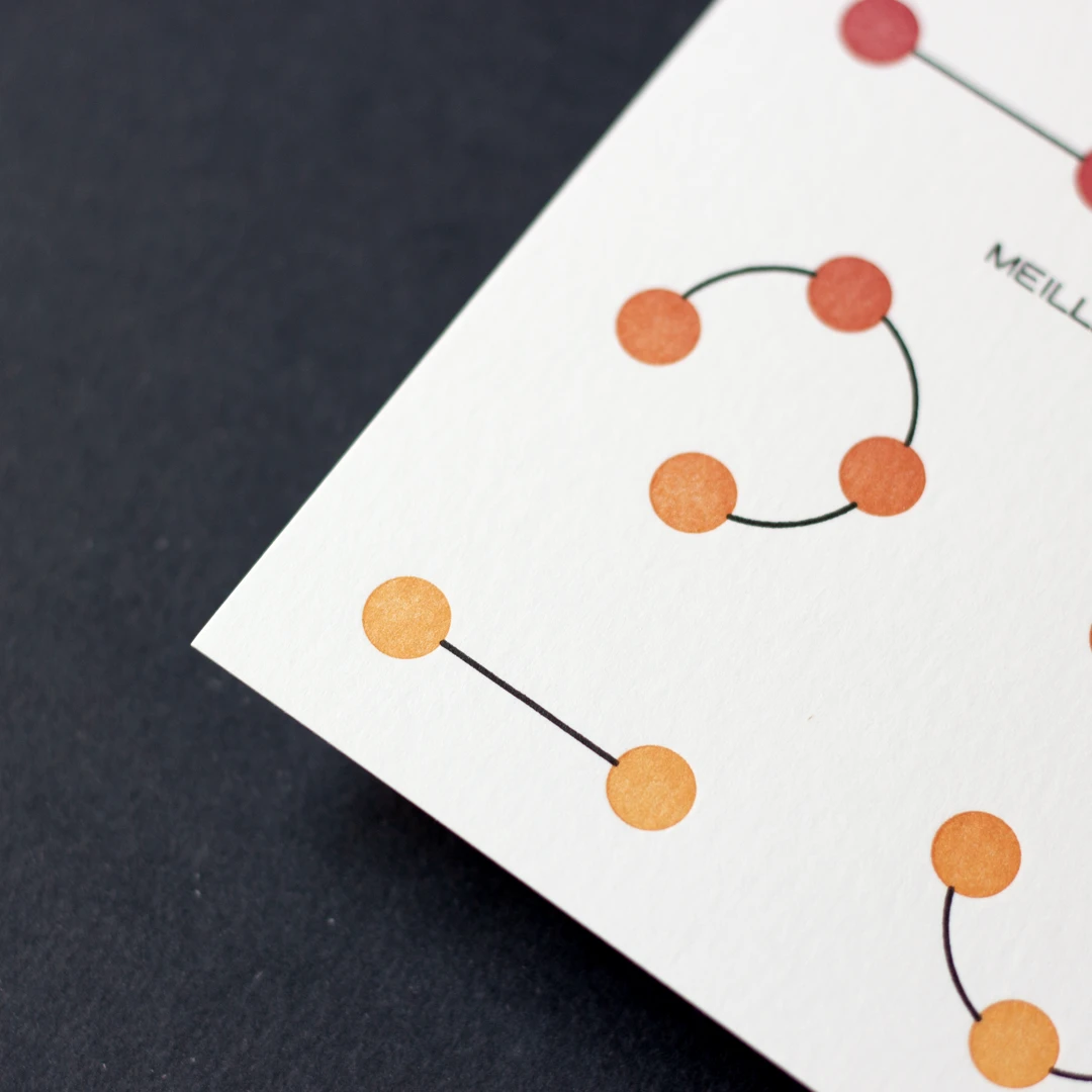 Carte de vœux simple « Planètes 2026 » avec un effet de gradient rouge / jaune soleil en letterpress, avec un fourreau noir, imprimée et façonnée dans mon atelier Forme contre forme.