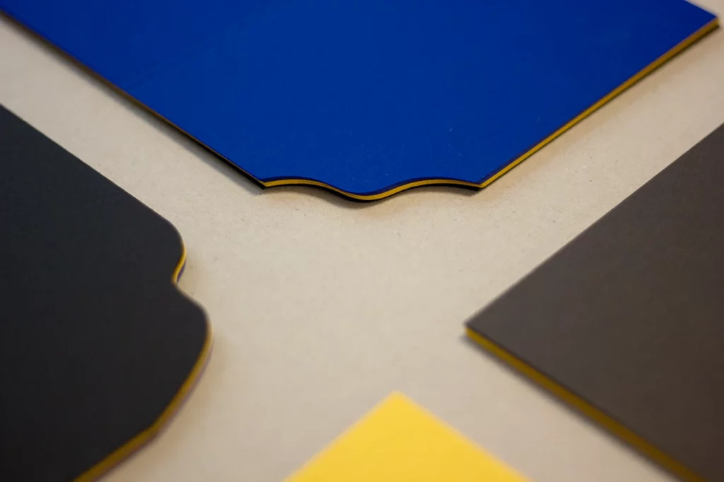 Zoom sur différentes couvertures de carnets Singer issues de la nouvelle gamme de papeterie fine artisanale en édition limitée.