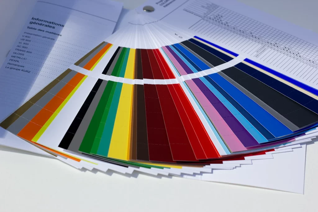 Nuancier de la gamme haut de gamme COLORIT® de chez KURZ.