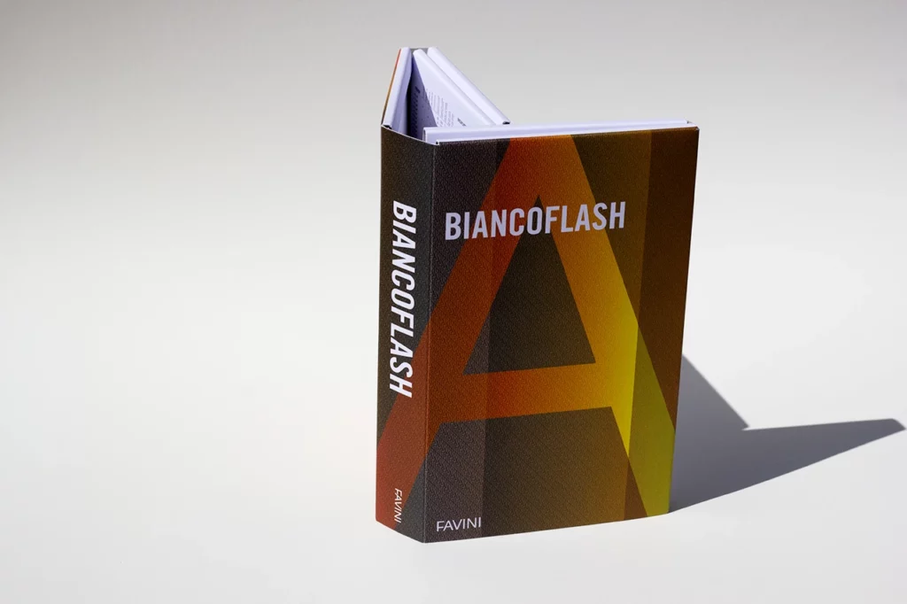 Nuancier de papier de création de la gamme Biancoflash de chez Favini, papier calandré