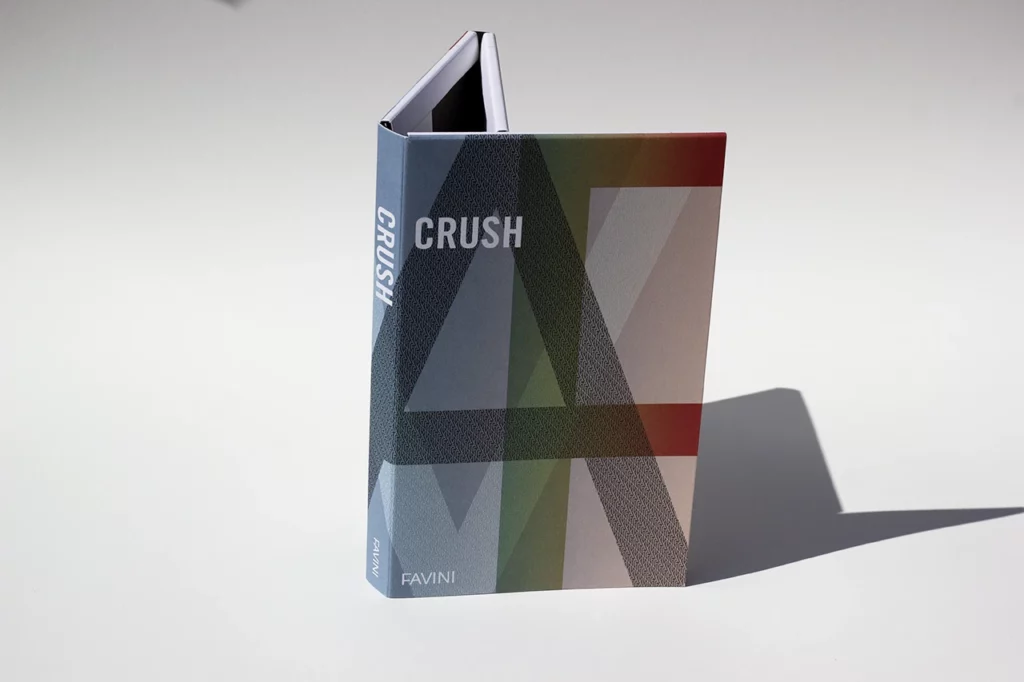 Nuancier de papier de création de la gamme Crush de chez Favini, papier recyclé