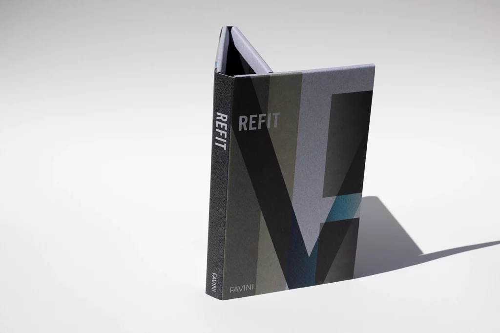 Nuancier de papier de création de la gamme Refit de chez Favini, papiers issus de fibres textiles (laine, coton, jeans)