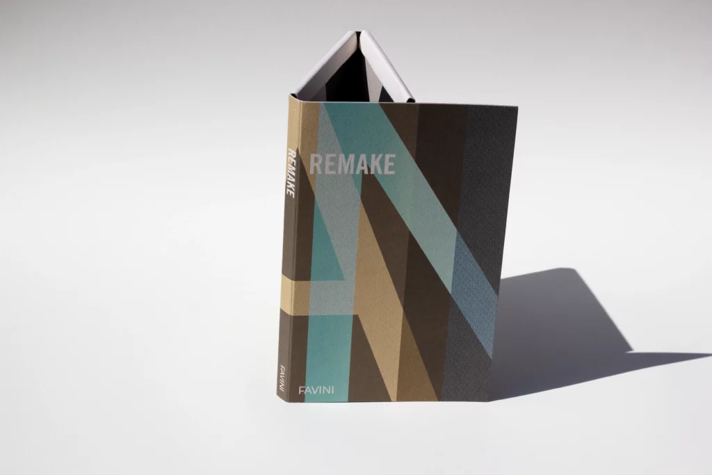 Nuancier de papier de création de la gamme Remake de chez Favini, papier 100 % recyclé