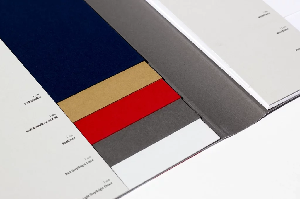 Nuancier de papier de création de la gamme Sumo de chez Favini, idéal pour invitations, couvertures, cartes et emballages haut de gamme