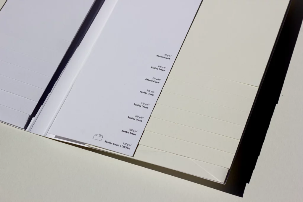 Nuancier de papier de création de la gamme Tree Free de chez Favini, aspect lisse et naturel avec un toucher doux