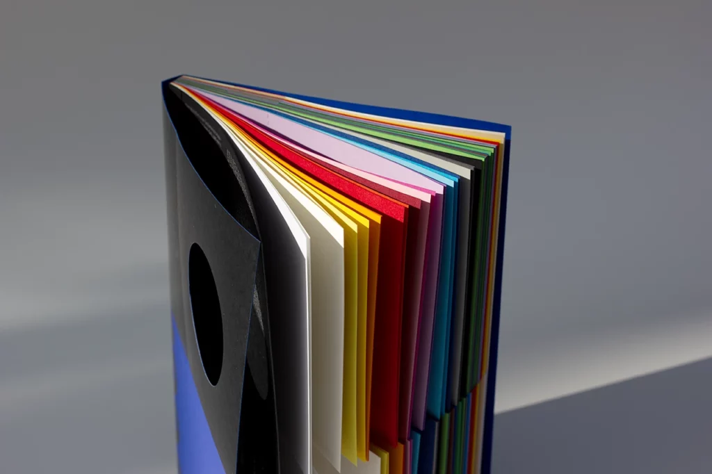 Nuancier de papier de création recyclé de la gamme Color 1802 de chez Procop, palette de 41 couleurs